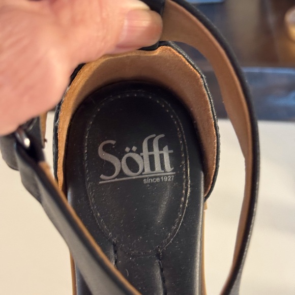 🖤 SOFFT BLACK LEATHER SANDALS! - Picture 7 of 9